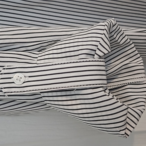 Bring & Em Button Top - Picture 3 of 3